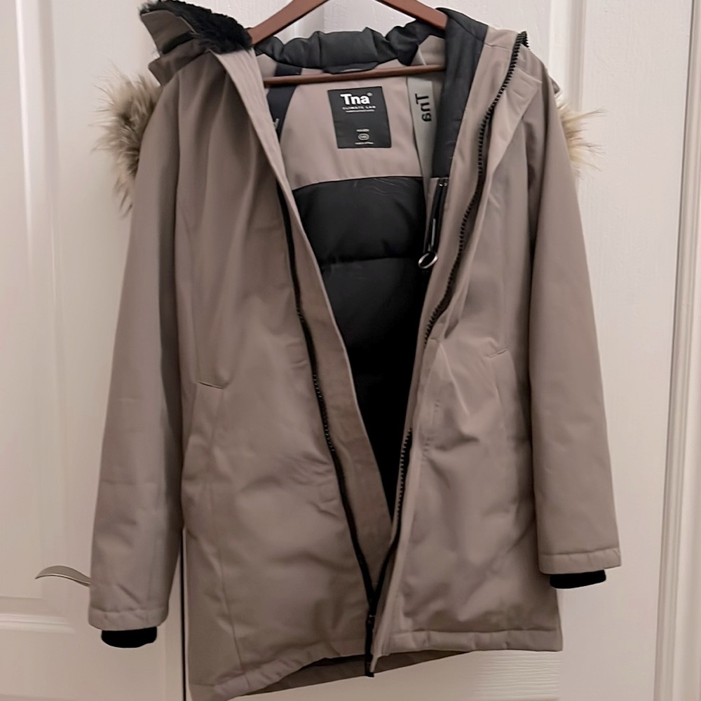 Aritzia women/kids winter jacket cream colour